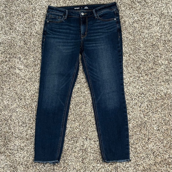 Old Navy Women's Ankle Jeans in Deep Indigo Size: 8P - Picture 2 of 4